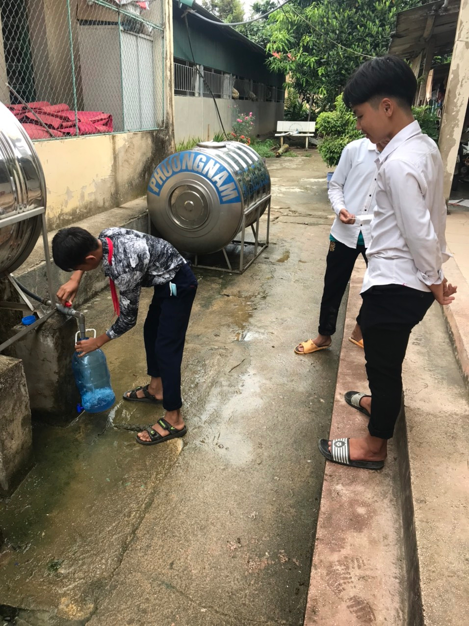 Nguồn nước sinh hoạt ở trường THCS Luân Giói