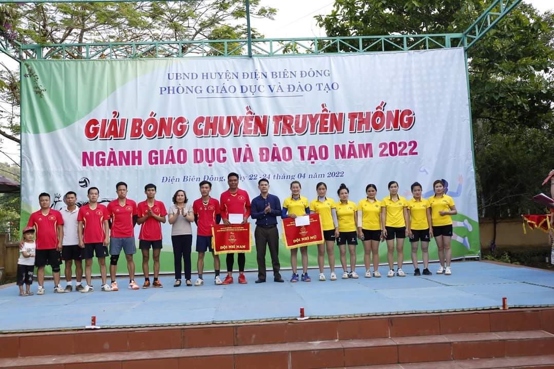 Đoàn vận động viên trường THCS Luân Giói đã xuất sắc dành giải Nhì trong mùa giải bóng chuyền truyền thống của ngành GD&ĐT huyện Điện Biên Đông năm 2022.