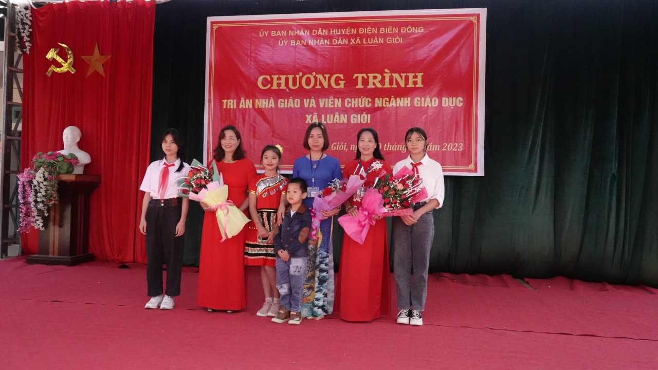 Chương trình tri ân nhà giáo, viên chức ngành giáo dục của xã Luân Giói nhân kỷ niệm 41 năm ngày Nhà giáo Việt Nam 20/11/1982 – 20/11/2023